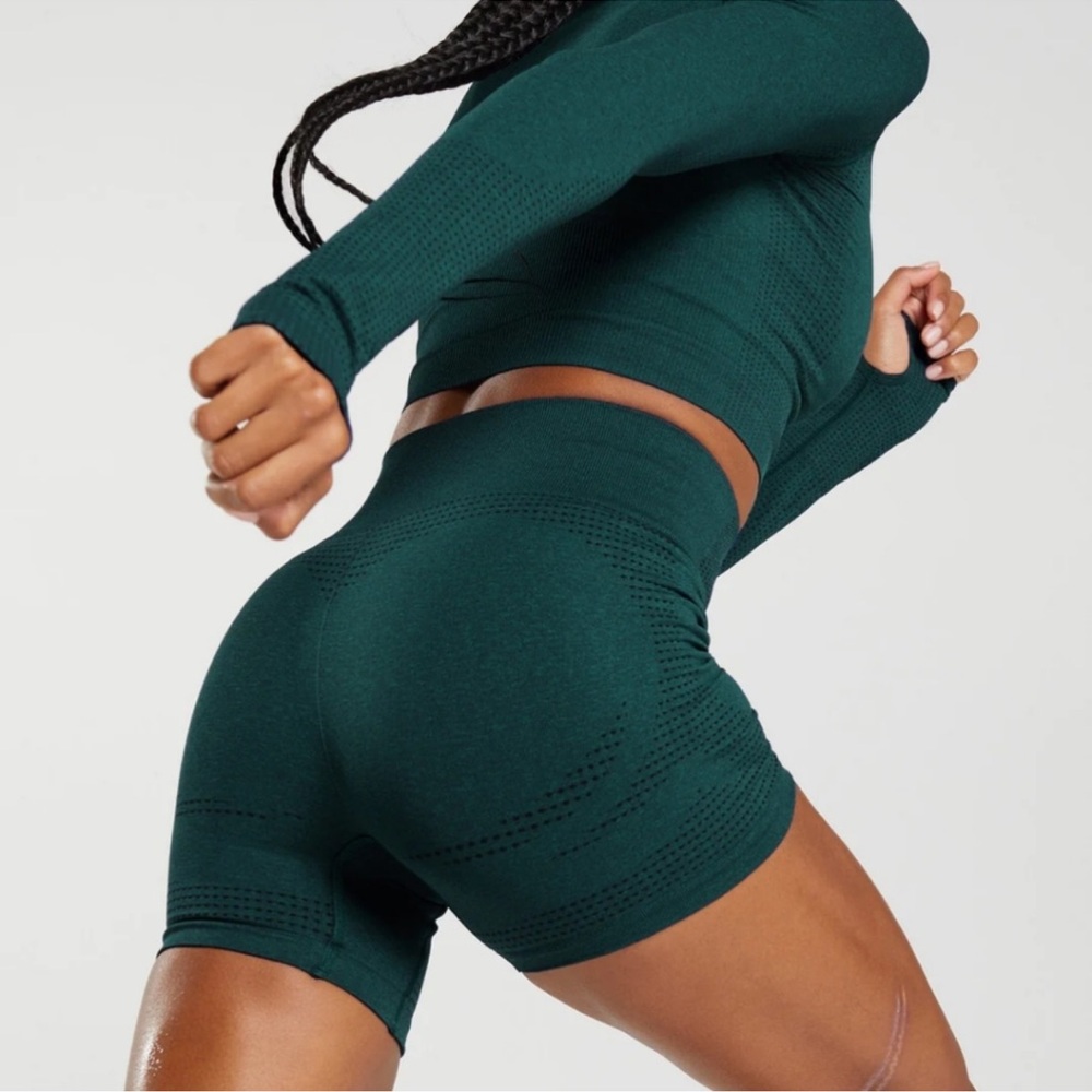 NWT Gymshark Women's Size M Body Fit Vital Seamless 2.0 Shorts Deep Teal - Picture 2 of 16